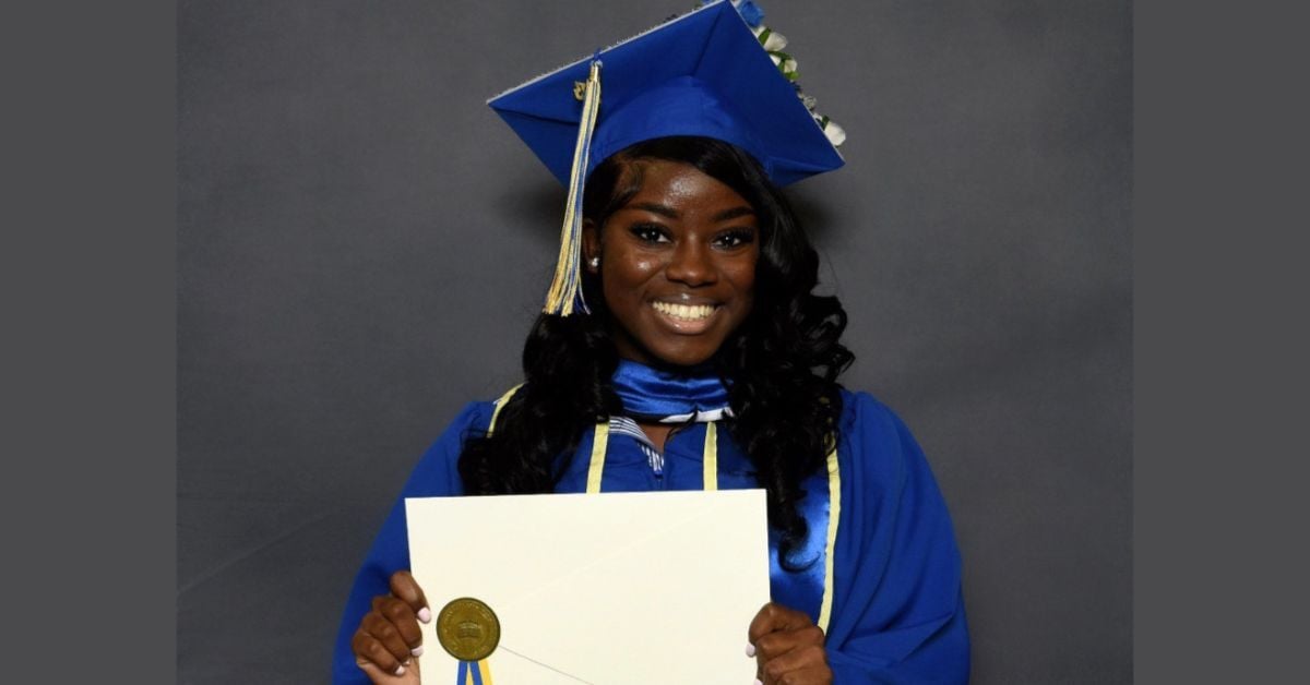 Alea Eldemire Graduation Photo